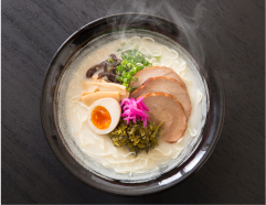 焼きバラ干し海苔をのせたラーメン